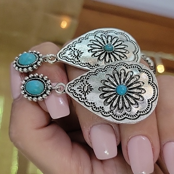 🔥LAST PAIR🔥 Bozeman Concho Blossom Drop Earrings - Picture 5 of 5